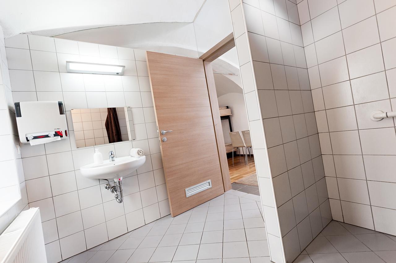 Hostel Situla Ново-Место Экстерьер фото